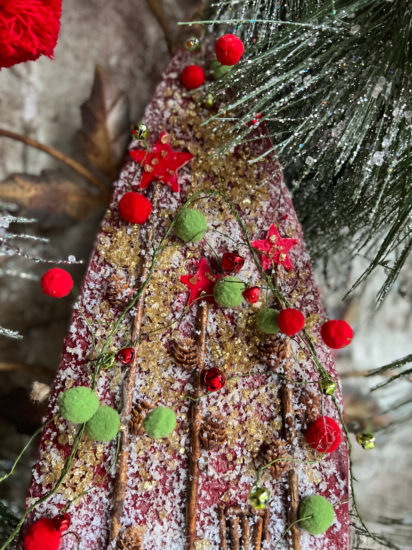 'Merry & Bright' Holiday Decorative Cabin Wonderland Wall Hanger